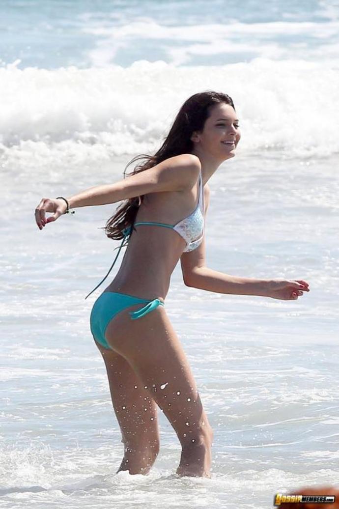Hot Celeb Kendall Jenner In Bikini 08