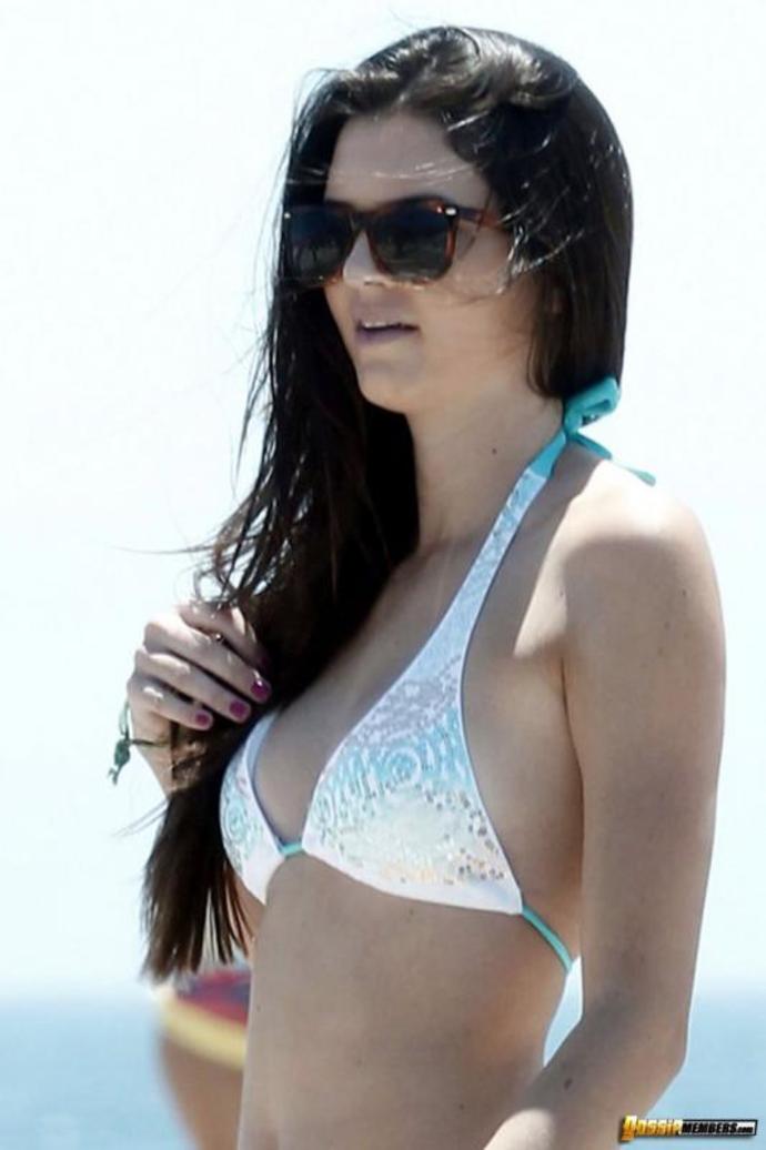 Hot Celeb Kendall Jenner In Bikini 14