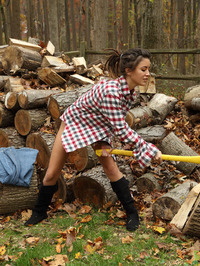 Daisy Haze Naked Logger #00