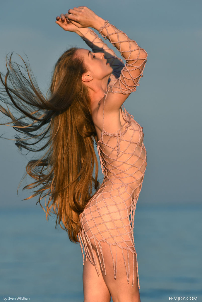 Leanne Shows Naked Flexible Body — image 7