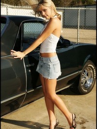 Jana shows off her curves #00