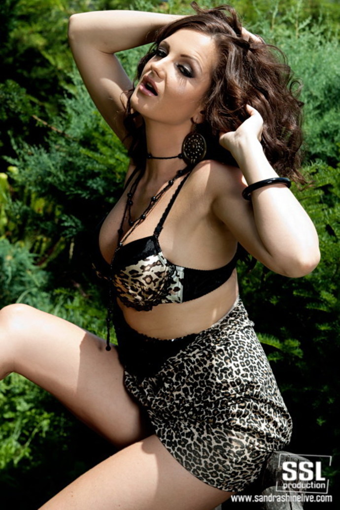 Sandra Shine In Leopard Print Dress 03