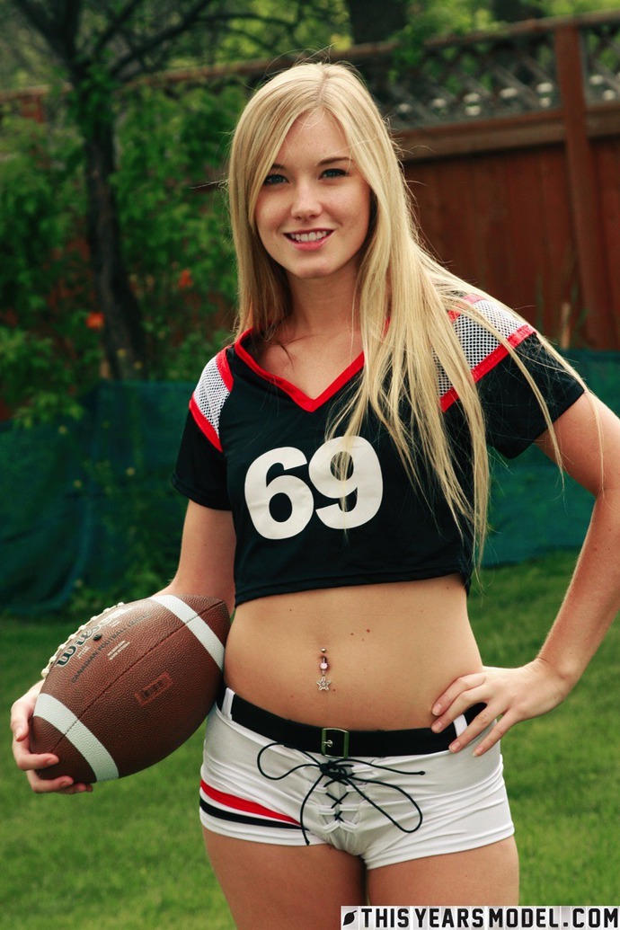 Cute Blonde Football Fan Girl Is A Real Patriots Fan 00