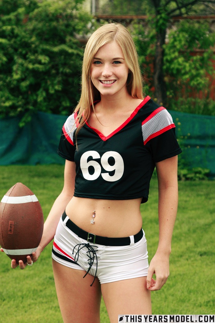 Cute Blonde Football Fan Girl Is A Real Patriots Fan 02