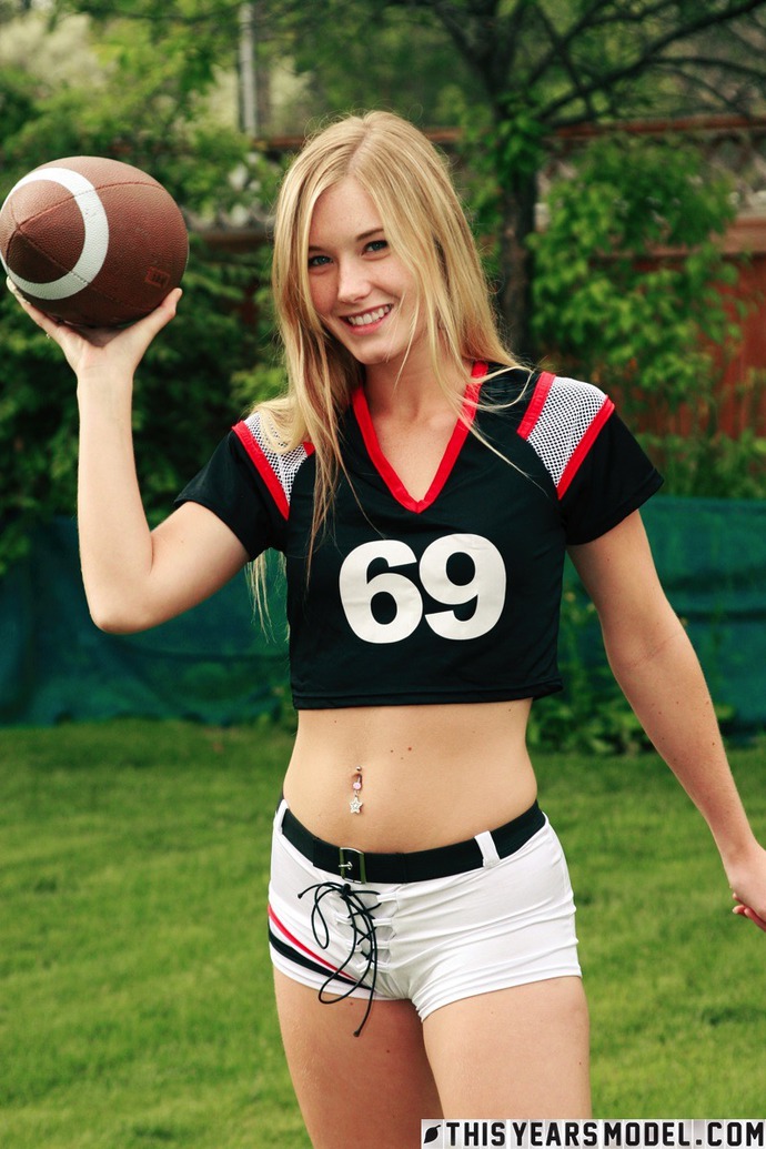 Cute Blonde Football Fan Girl Is A Real Patriots Fan 05
