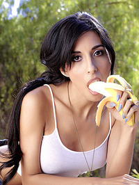 Idelsy Is Eager To Tease Herself Outdoors #02