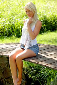 Anneli in Miss Perfect