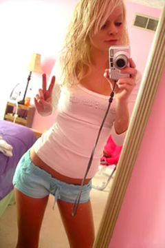 Sexy cuties selfpics