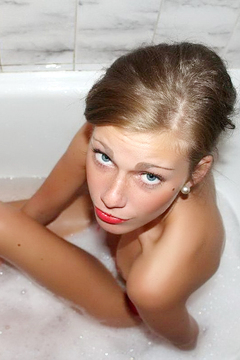 Nasty Amateur With Sexy Lips