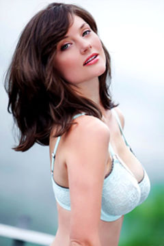 Sexy Brunette Lisa Kate